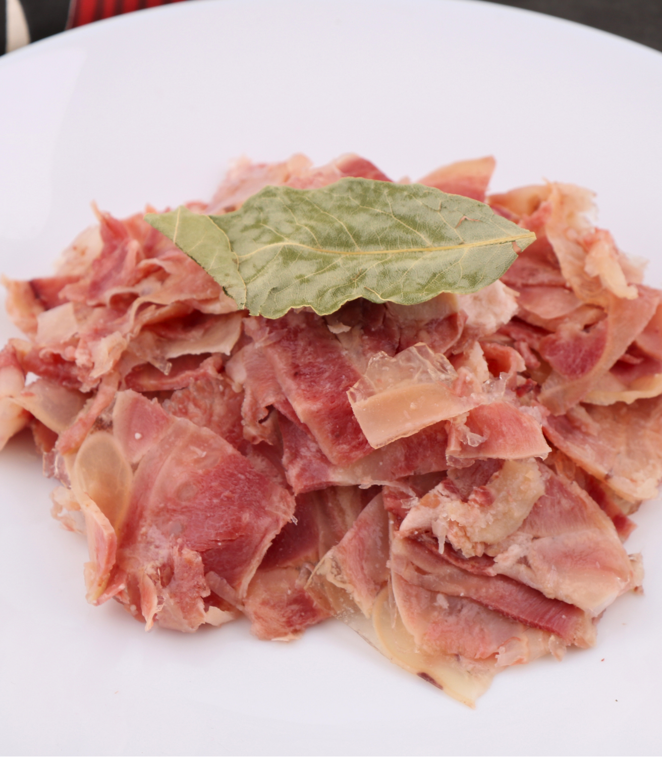 salade de museau de bœuf sur assiette